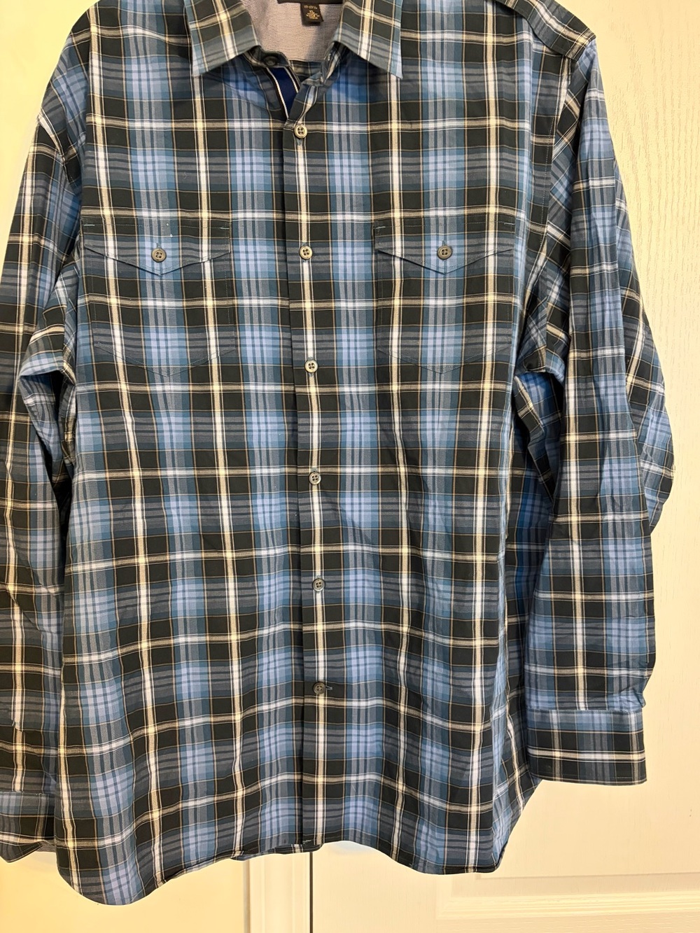 Banana Republic Men's Blue and Black Plaid Button-Down Shirt